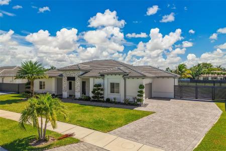 19254 SW 132nd Path, Miami, Florida 33177, USA