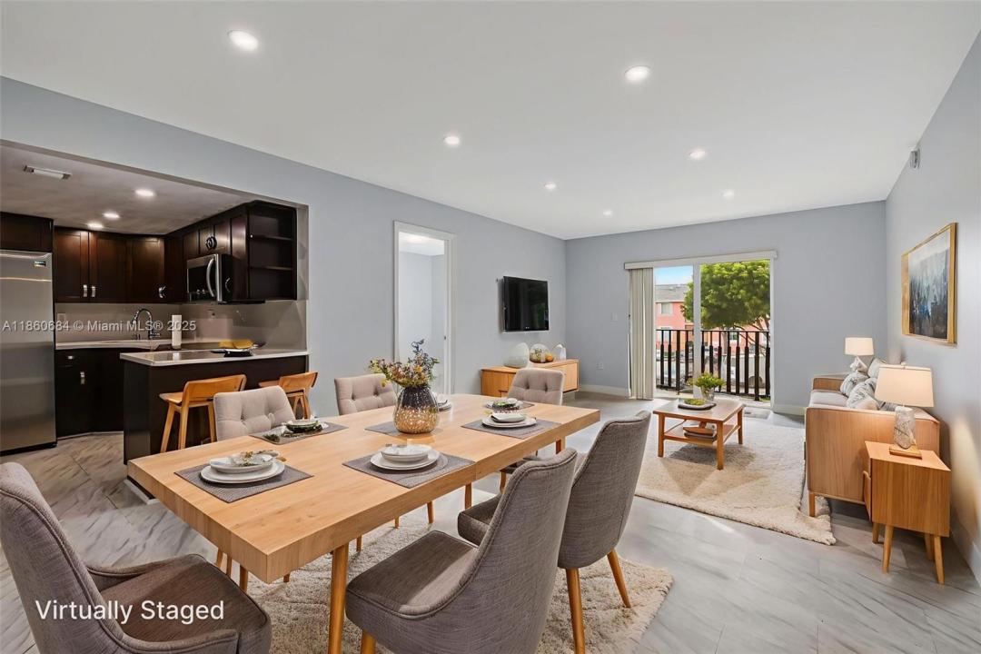 4705 NW 7th St 201-7, Miami, Florida 33126, HOA KỲ