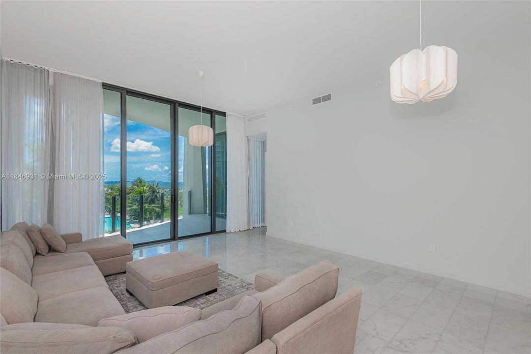 2821 S Bayshore Dr 7B, Coconut Grove, Florida 33133, USA