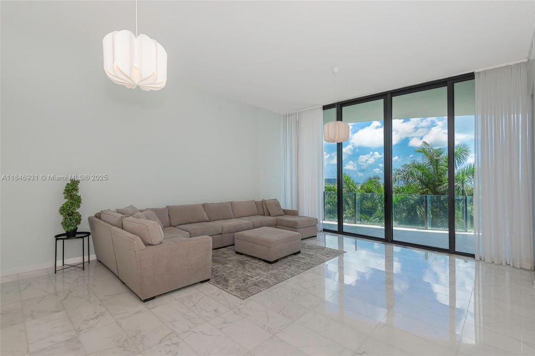 2821 S Bayshore Dr 7B, Coconut Grove, Florida 33133, USA