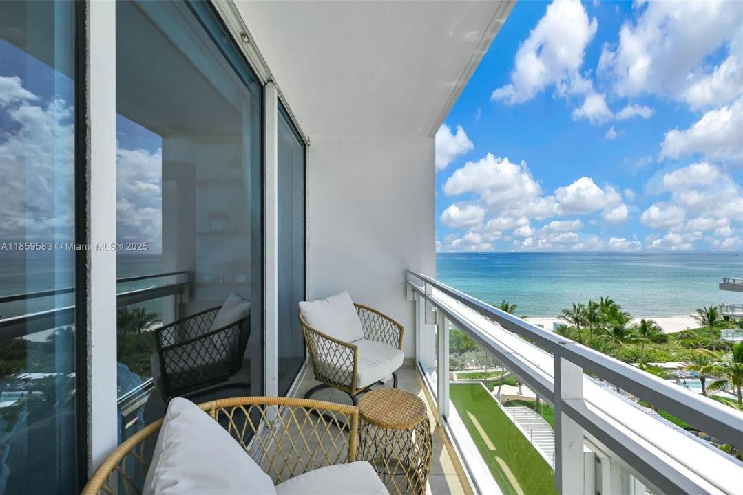 6801 Collins Ave 811 (door 810), Miami Beach, Florida 33141, Amerika Birleşik Devletleri