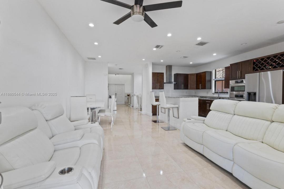 875 NW 97th Ct, Miami, Floryda 33172, USA