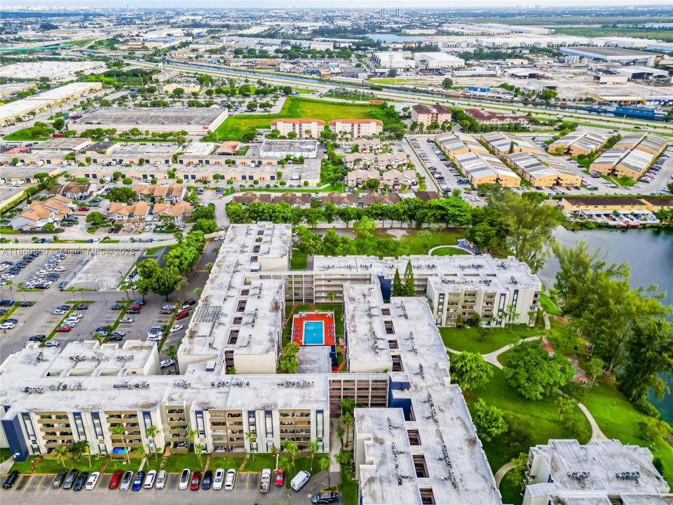 10000 NW 80th Ct 2247, Hialeah Gardens, Florida 33016