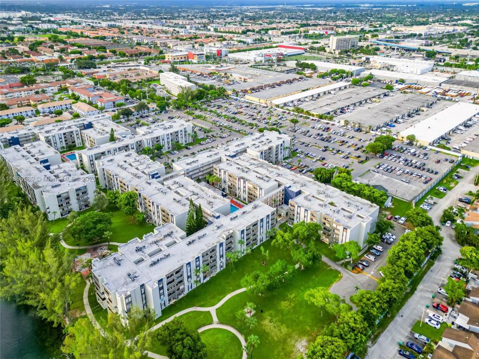 10000 NW 80th Ct 2247, Hialeah Gardens, Florida 33016