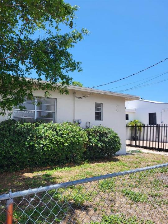 640 NW 77th St A, Miami, Florida 33150, Stati Uniti