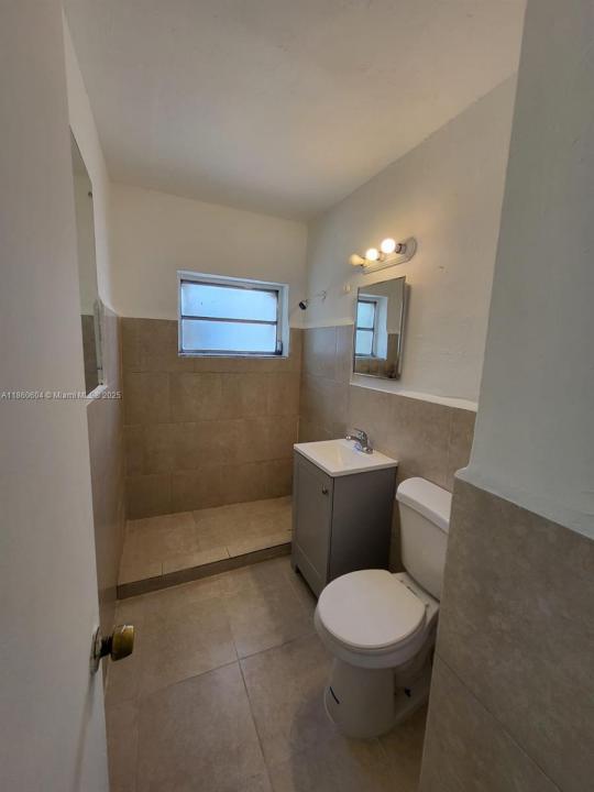 640 NW 77th St A, Miami, Florida 33150, Stati Uniti