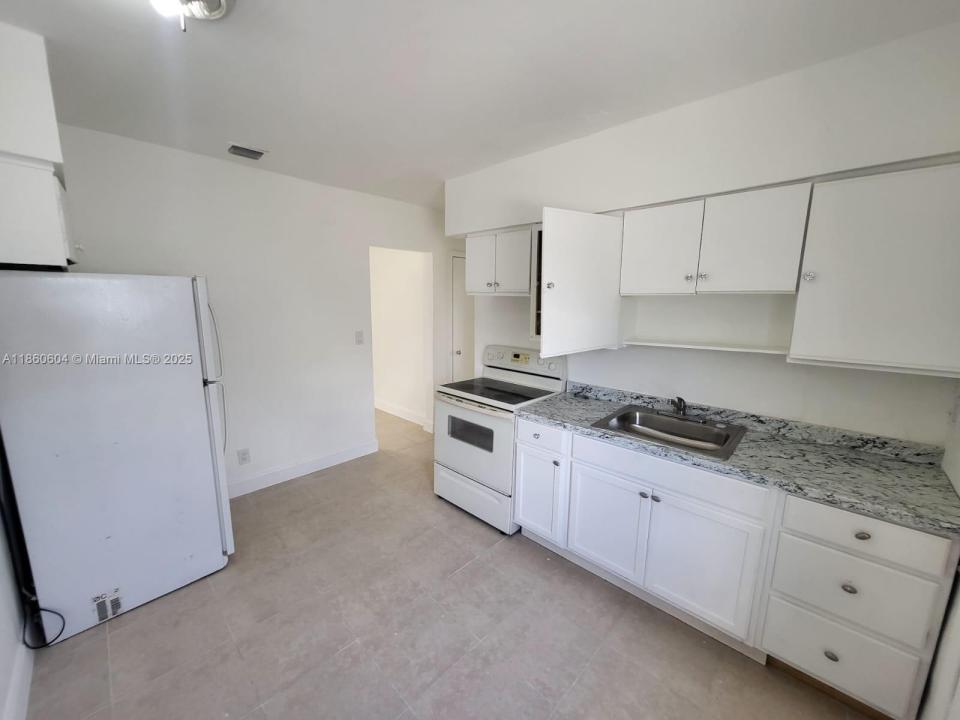 640 NW 77th St A, Miami, Florida 33150, Stati Uniti