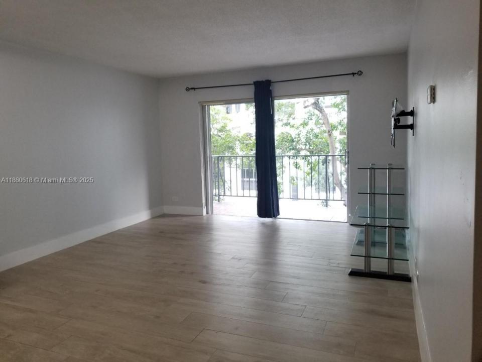 8101 SW 72nd Ave 311, Miami, Florida 33143, Amerika Birleşik Devletleri