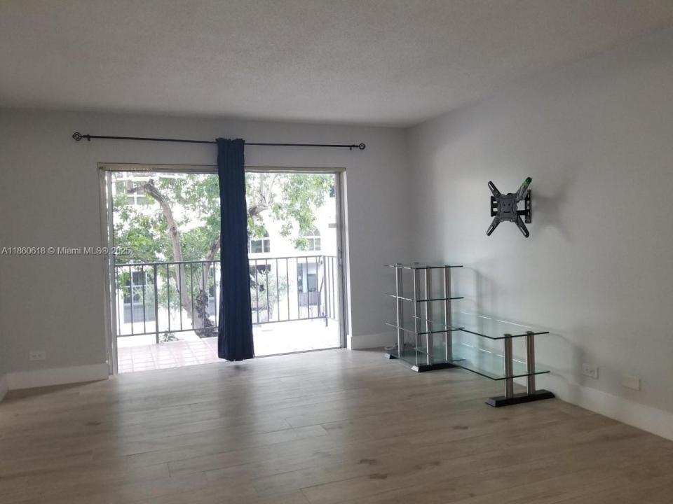 8101 SW 72nd Ave 311, Miami, Florida 33143, Amerika Birleşik Devletleri