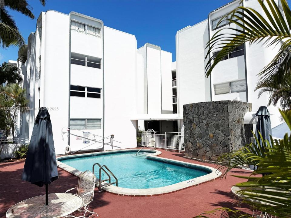 1075 93rd St 307, Bay Harbor Islands, 佛羅里達州 33154, 美國