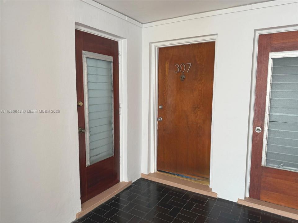 1075 93rd St 307, Bay Harbor Islands, 佛羅里達州 33154, 美國