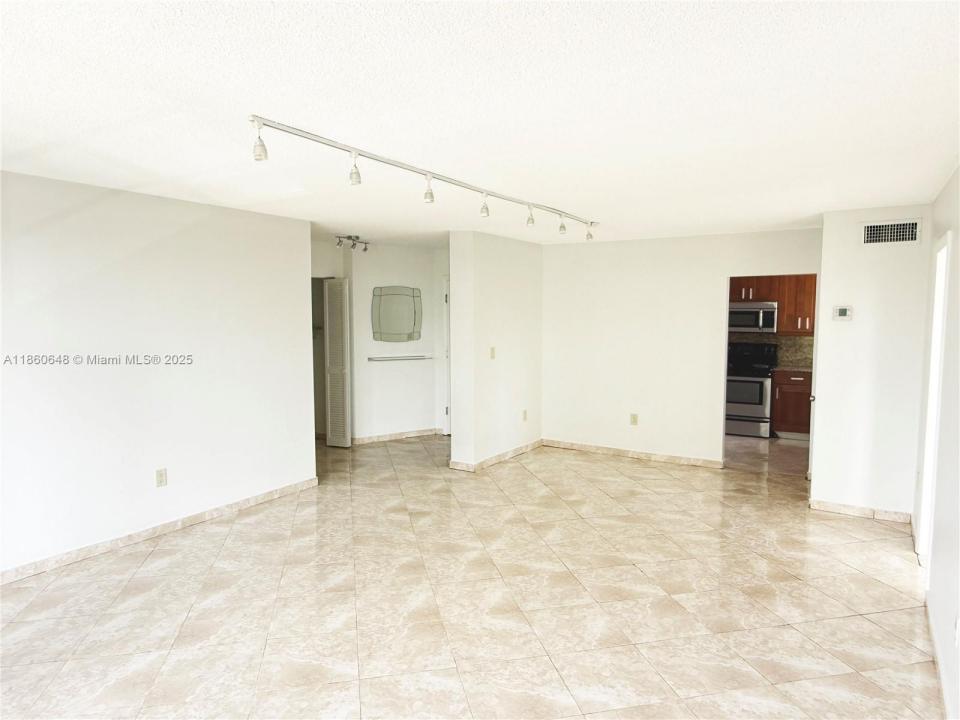 1075 93rd St 307, Bay Harbor Islands, 佛羅里達州 33154, 美國