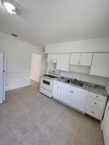 642 NW 77th St 2, Miami, Florida 33150, USA