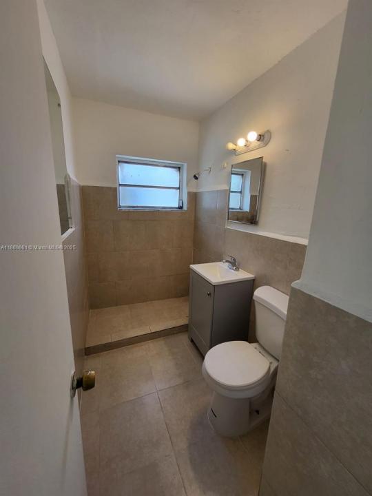 642 NW 77th St 2, Miami, Florida 33150, Stati Uniti