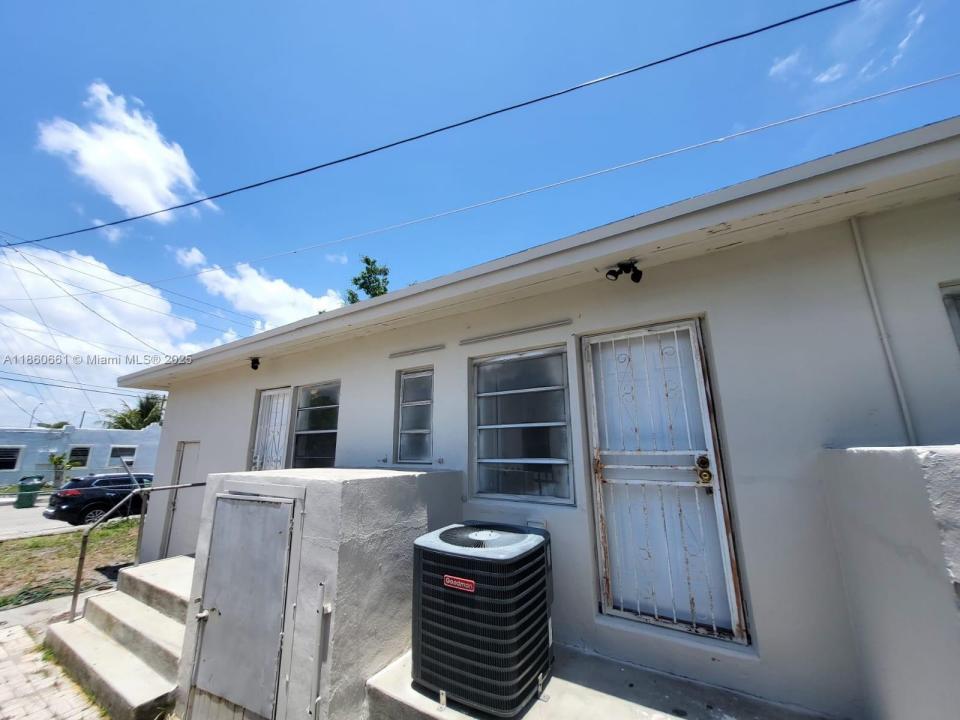 642 NW 77th St 2, Miami, Florida 33150, Stati Uniti