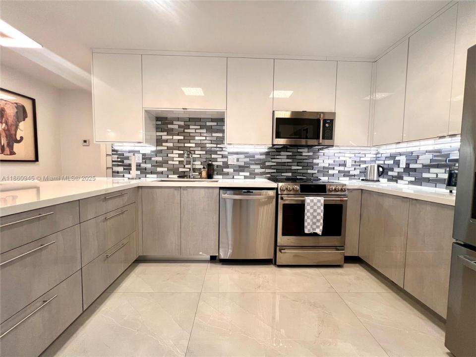 100 Bayview Dr 1524, Sunny Isles Beach, Floride 33160, États-Unis
