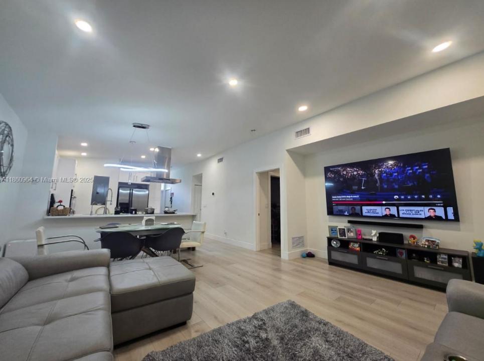 15737 Woodgate Ct B, Sunrise, Florida 33326, USA