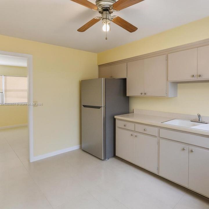821 SW 7th Ave, Hallandale Beach, Флорида 33009, Соединенные Штаты