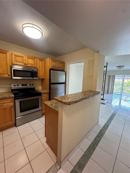 8595 Sunrise Lakes Blvd 312, Sunrise, Florida 33322