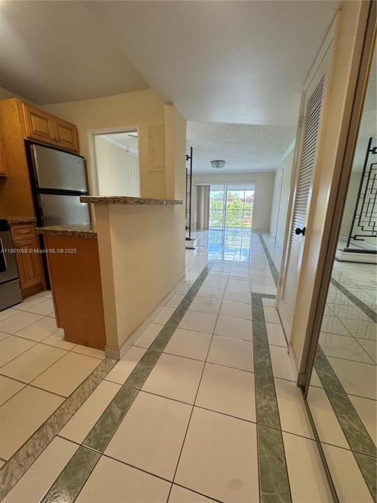 8595 Sunrise Lakes Blvd 312, Sunrise, Florida 33322