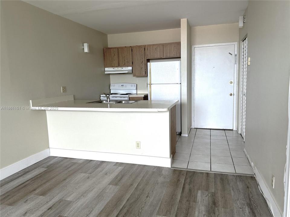 2501 Riverside Dr 506-A, Coral Springs, Florida 33065