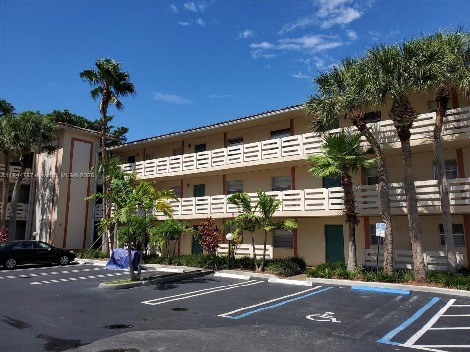 3201 NW 103rd Ter 101-C, Coral Springs, Floryda 33065, USA