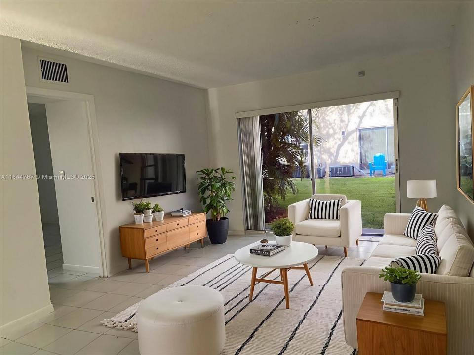 3201 NW 103rd Ter 101-C, Coral Springs, Floryda 33065, USA