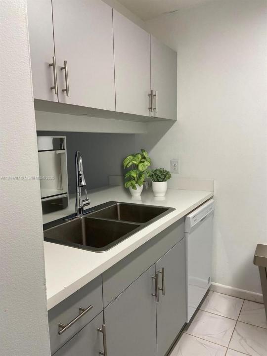 3201 NW 103rd Ter 101-C, Coral Springs, Floryda 33065, USA