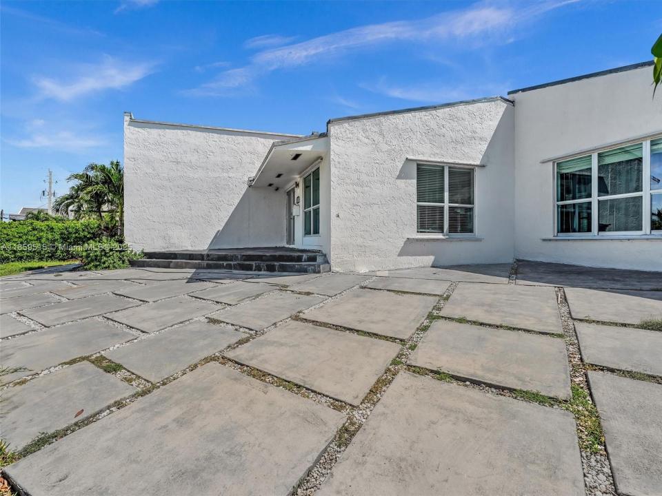2001 NE 122nd Rd PH, North Miami, 佛罗里达州 33181, 美国