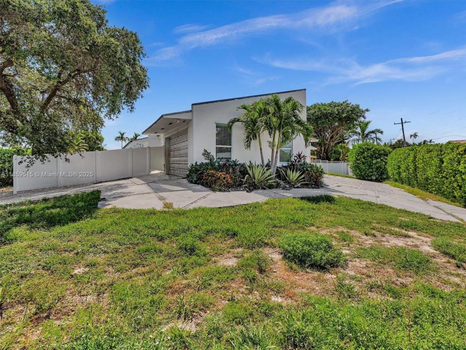 2001 NE 122nd Rd PH, North Miami, 佛罗里达州 33181, 美国