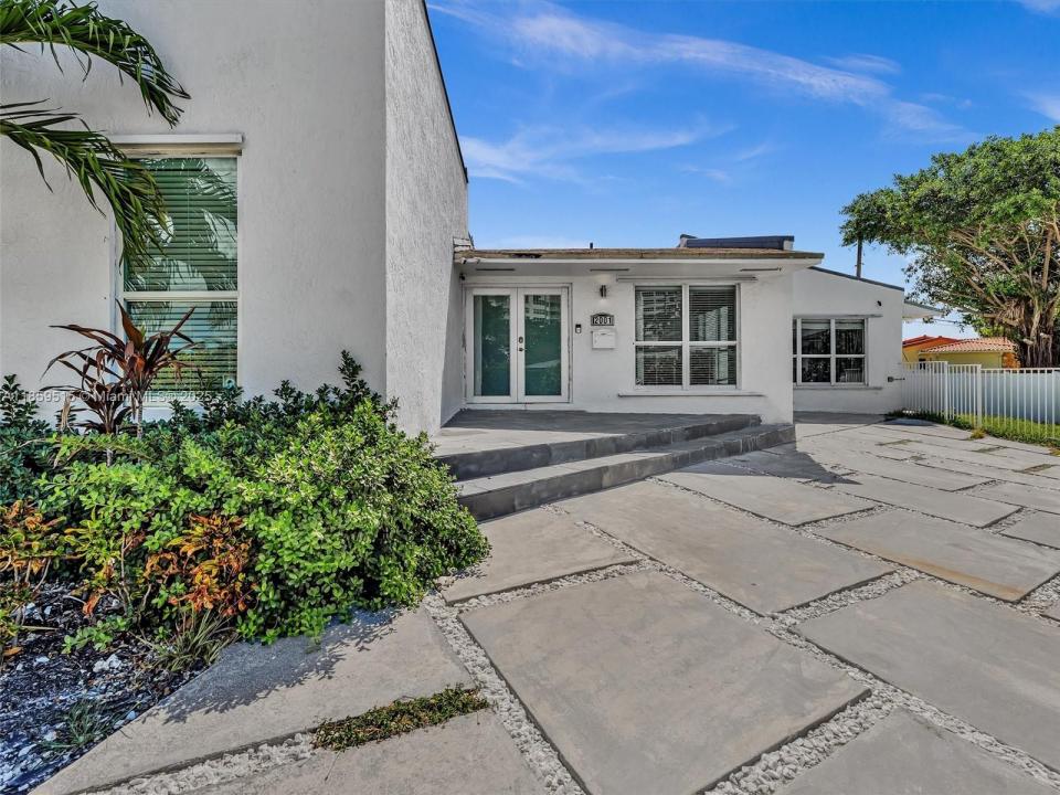 2001 NE 122nd Rd PH, North Miami, 佛罗里达州 33181, 美国