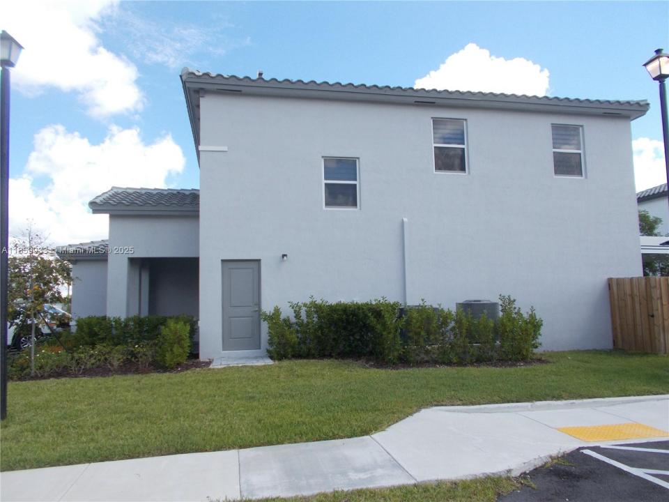 879 SE 26th Ter, Homestead, Florida 33035