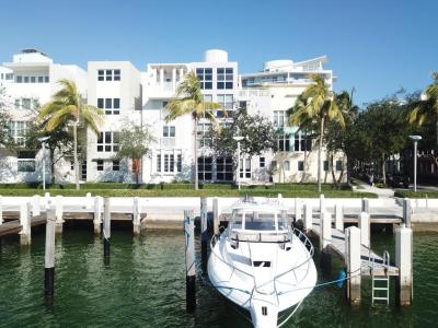 6101 W Laguna Dr W 6101, Miami Beach, Florida 33141, USA