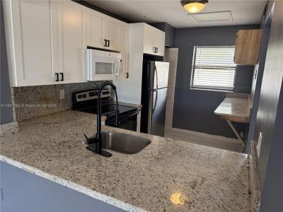 842 NE 209th St 201, Miami, Florida 33179, USA
