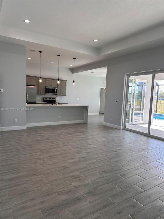 2153 NW 18, Cape Coral, Floryda 33993, USA