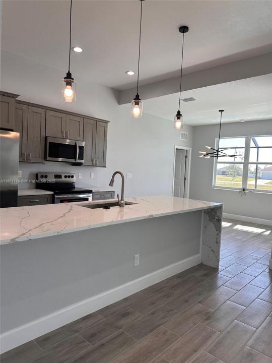 2153 NW 18, Cape Coral, Floryda 33993, USA