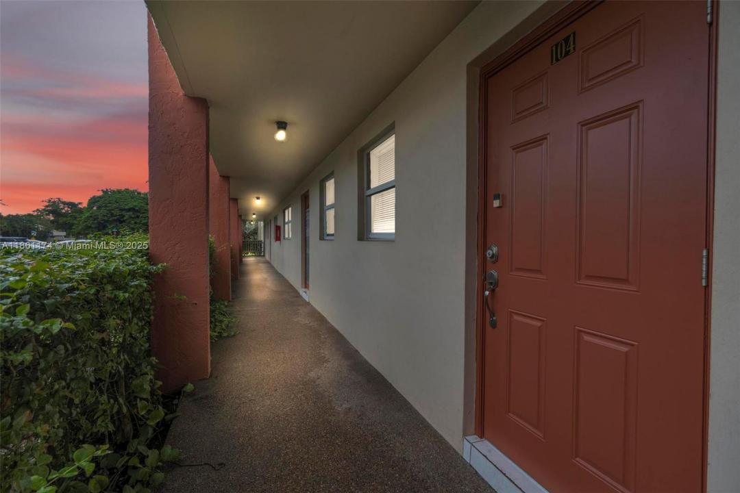 2651 E Sunrise Lakes Dr 104, Sunrise, Floride 33322, États-Unis