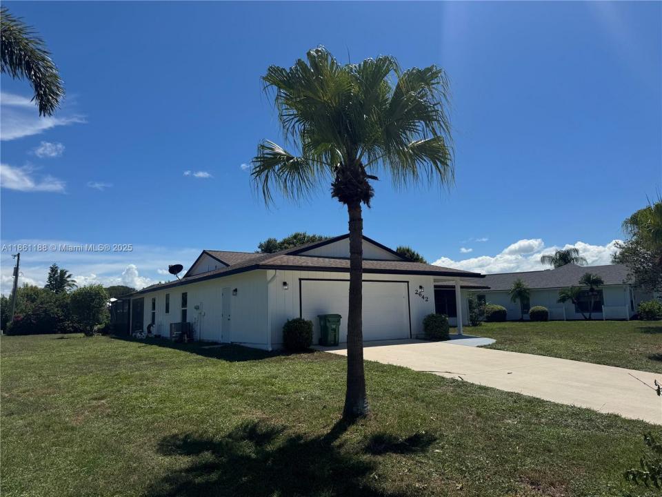 2642 SE Emmett Rd, Port St. Lucie, Florida 34952