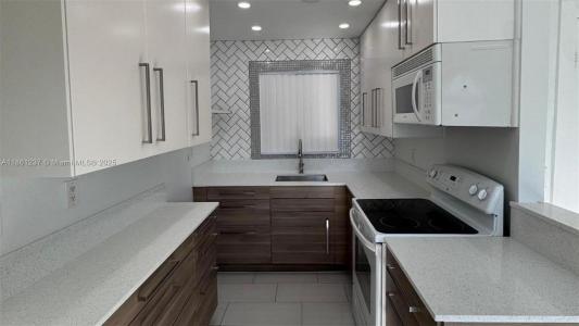 2415 Thomas B, Hollywood, Florida 33020, USA