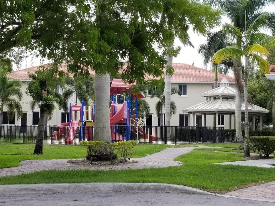 21205 NW 14 PL 819, Miami Gardens, Флорида 33169, Соединенные Штаты