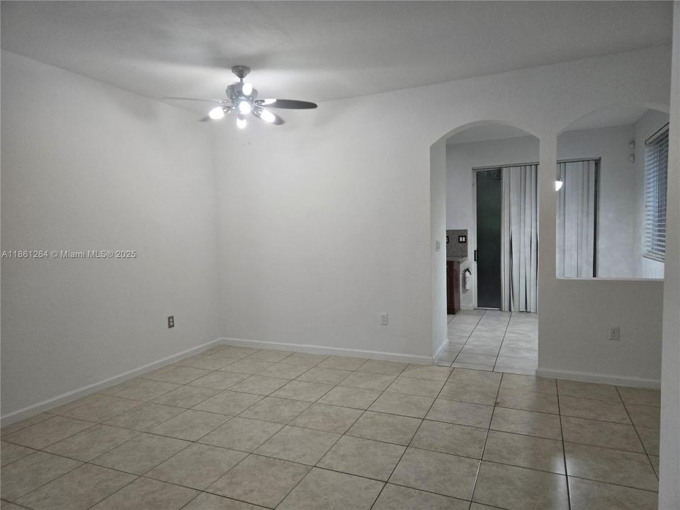 21205 NW 14 PL 819, Miami Gardens, Флорида 33169, Соединенные Штаты