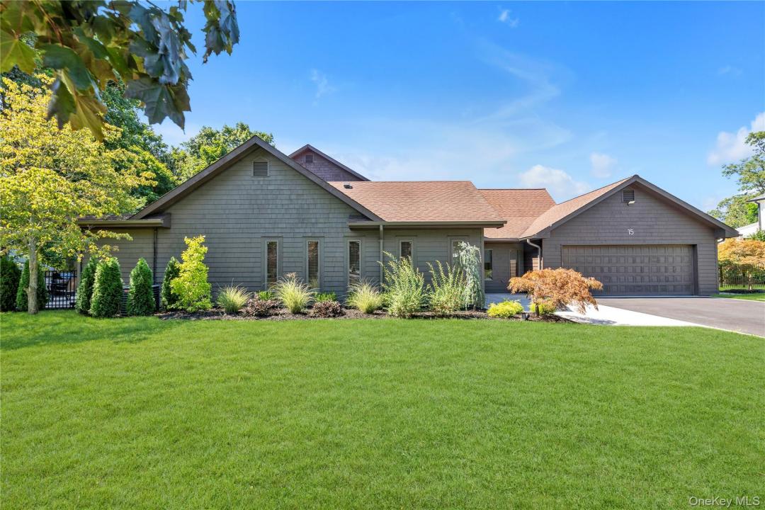 15 Parkway Drive, North Hempstead, New York 11577, USA