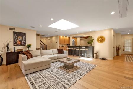 15 Parkway Drive, North Hempstead, New York 11577, USA