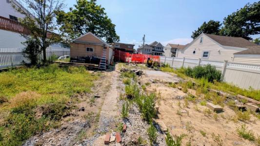 121 Garfield Street, Hempstead, New York 11520, USA