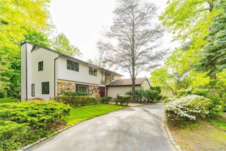 12 Bolton Drive, North Hempstead, New York 11030, USA
