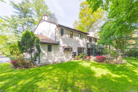 12 Bolton Drive, North Hempstead, New York 11030, USA