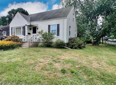 86 Maple Avenue, Middletown, Rhode Island 02842