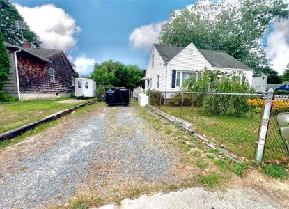 86 Maple Avenue, Middletown, Rhode Island 02842