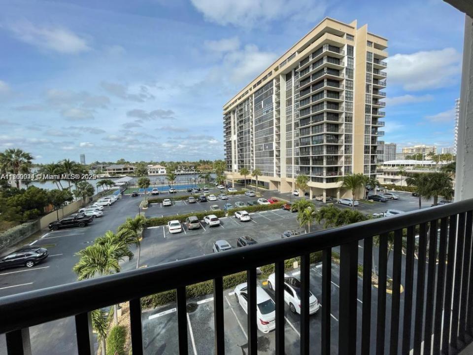 2049 S Ocean Dr 401, Hallandale Beach, Flórida 33009, Estados Unidos