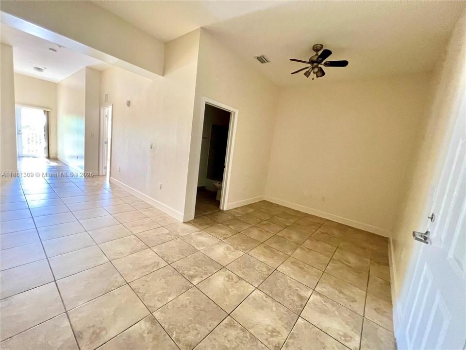 1253 SW 2nd St 202, Miami, Florida 33135, Stati Uniti